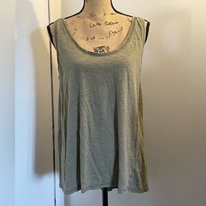 Universal Thread Sleeveless Scoop Neck Tank Top in Olive